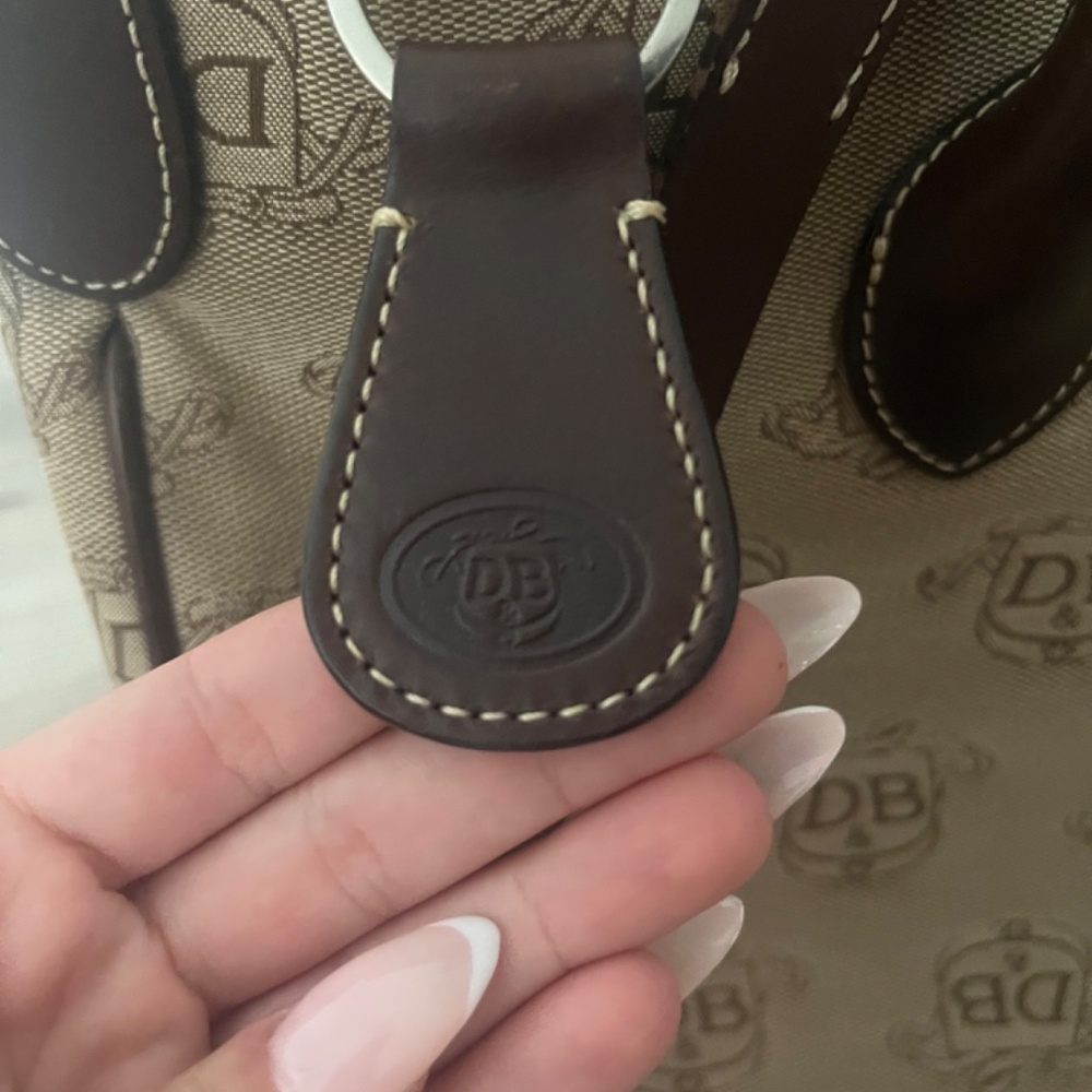 Dooney and Bourke Large Purse Logo Shoulder Bag - Picture 4 of 7